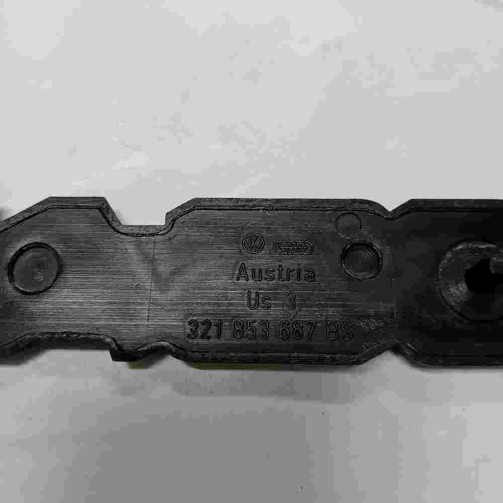 Emblema VW Volkswagen Passat 32B US3 321853687BS 321 853 687 BS 18.5cm.