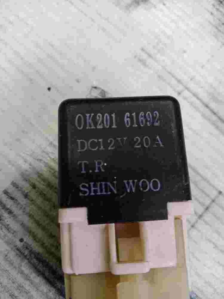 Relé aire acondicionado Kia Sephia 0K2061692 OK201 61692 DC12V20A T.R SHIN WOO