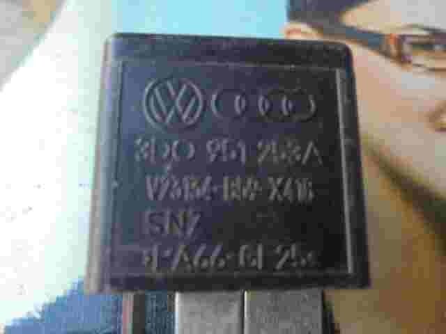 Relé VW Volkswagen Audi Seat Skoda 3DO951253A 3DO 951 253A 3D0951253A Nr.433