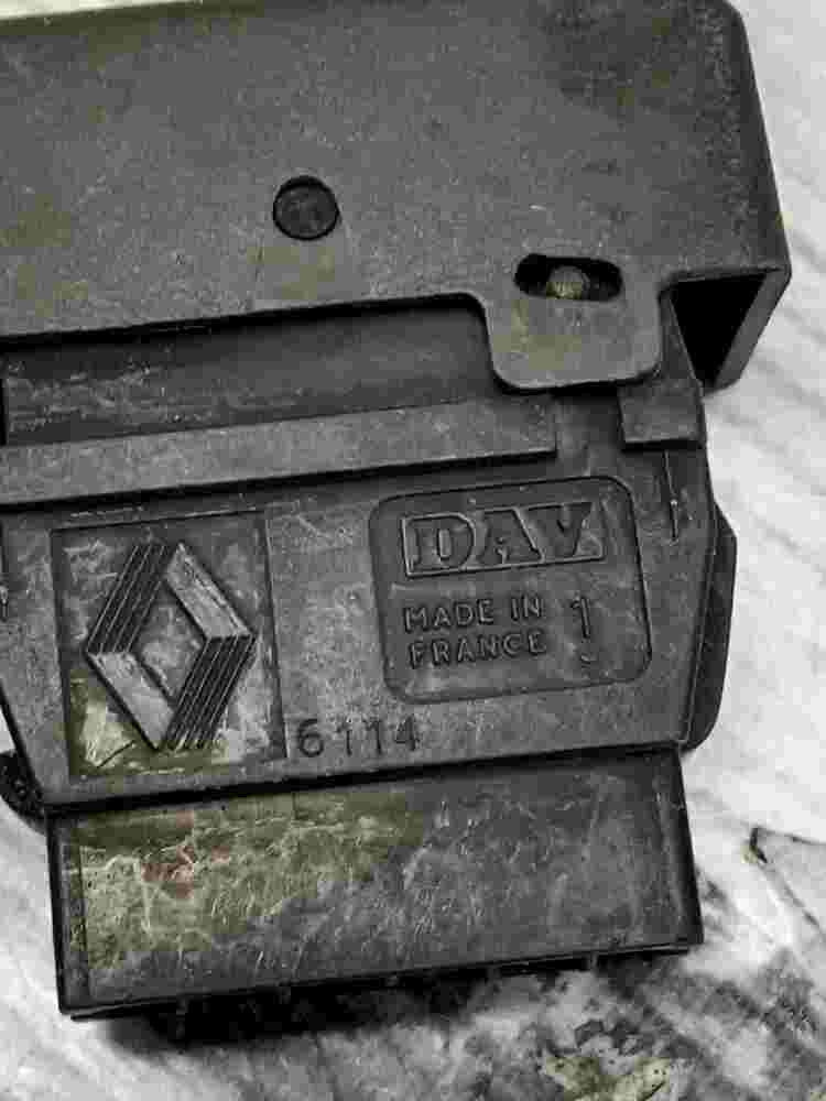 Niebla interruptor Renault Clio 1 DAV 6114