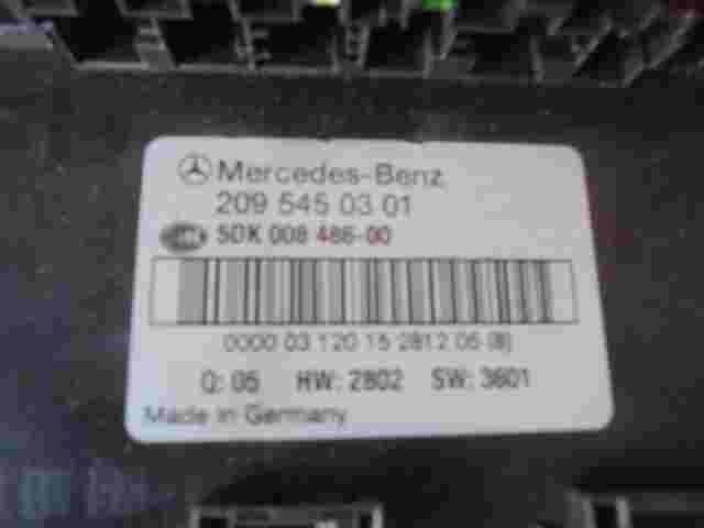 Caja de fusibles de relé Mercedes CLK W203 W209 2095450301 HELLA 5DK00848600