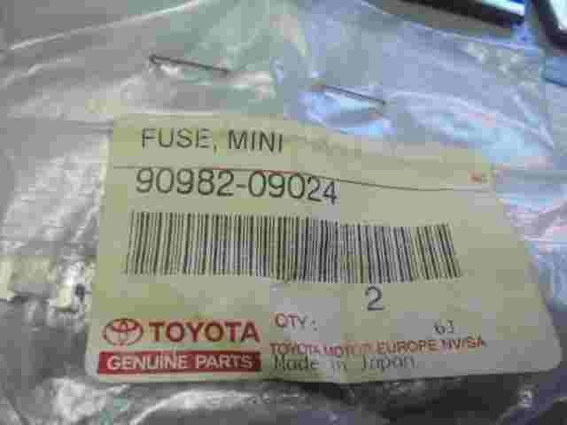 Fuse Mini Toyota Lexus RZ 450E IS 350C 9098209024 90982-09024