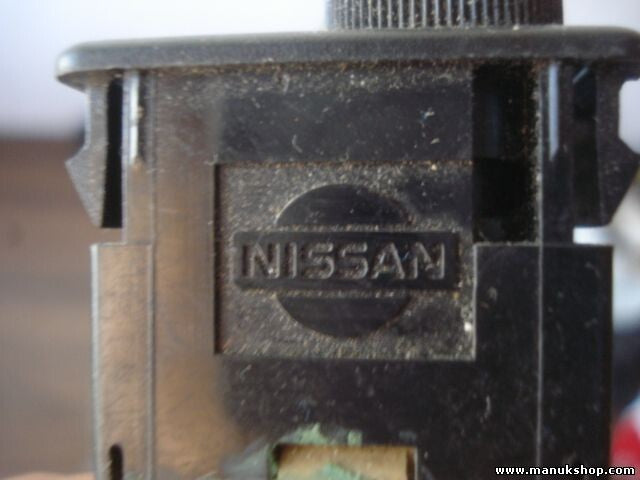 Interruptor de nivelación de faros Nissan Prairie Pro (M11)