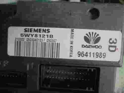 Caja de fusibles Chevrolet Evanda 96411989 SIEMENS 5WY8121B