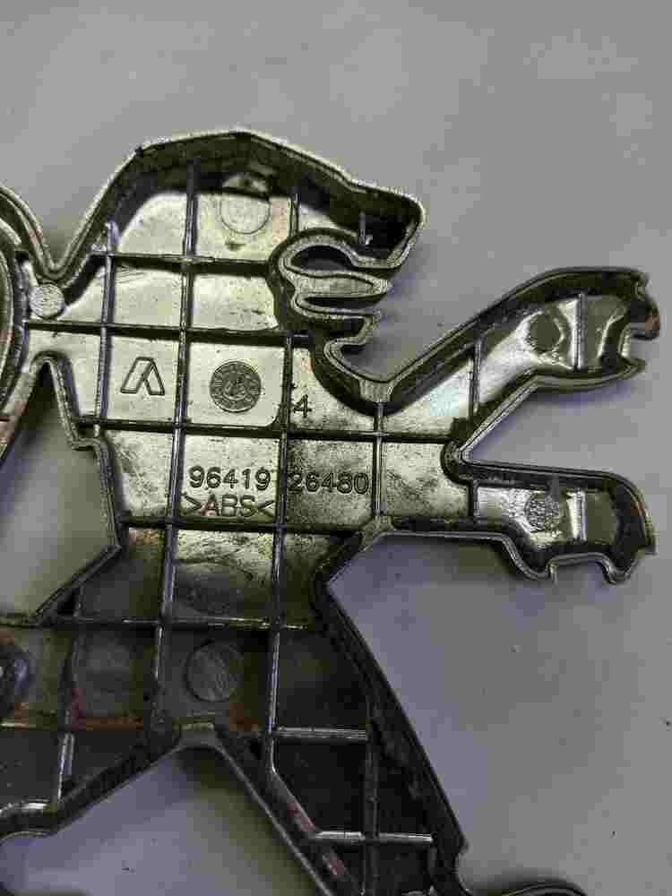 Emblema Peugeot 307 9641926480 96419-26480 8,5 cm.