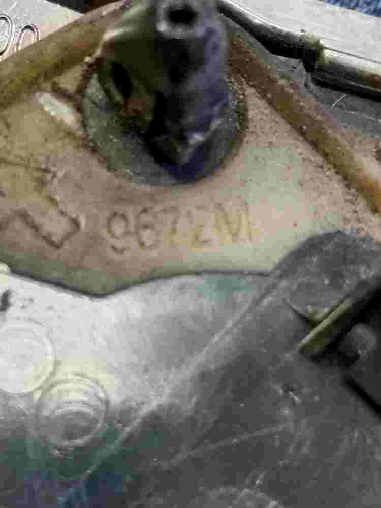 Emblema Renault Megane 5 cm. 9672M