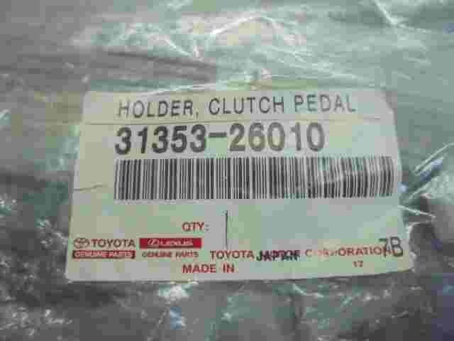 Holder Clutch Pedal Spring Toyota Camry Hilux 3135326010 31353-26010