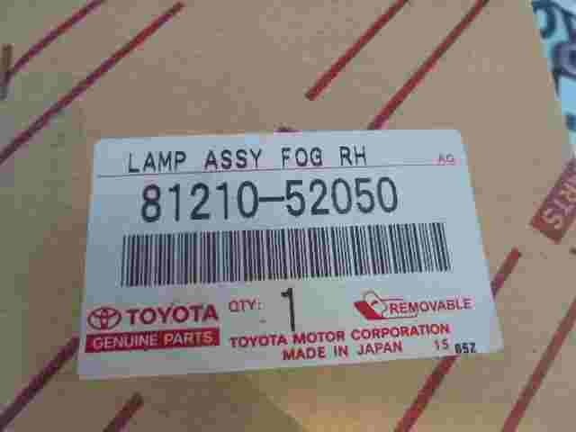 Faro antiniebla delantero derecho Toyota Ist NCP65 Allion 240 Noah 8121052050
