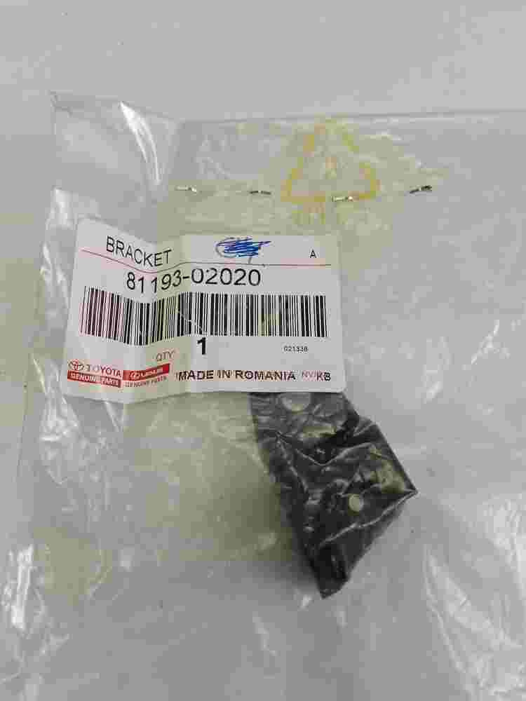 Headlamp Bracket Lower RH Toyota Corolla E120 E130 8119302020 81193-02020