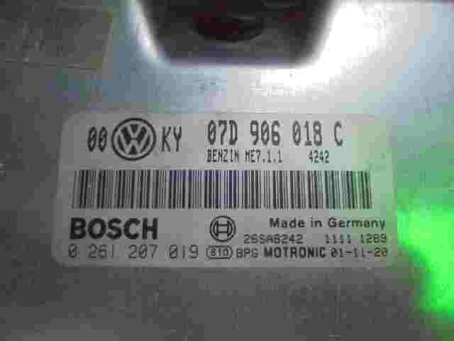 Centralina VW VOLKSWAGEN PASSAT B5 07D906018C ME7.1.1 26SA8242 BOSCH 0261207019