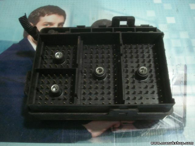 Caja de fusibles Kia Shuma 15366527