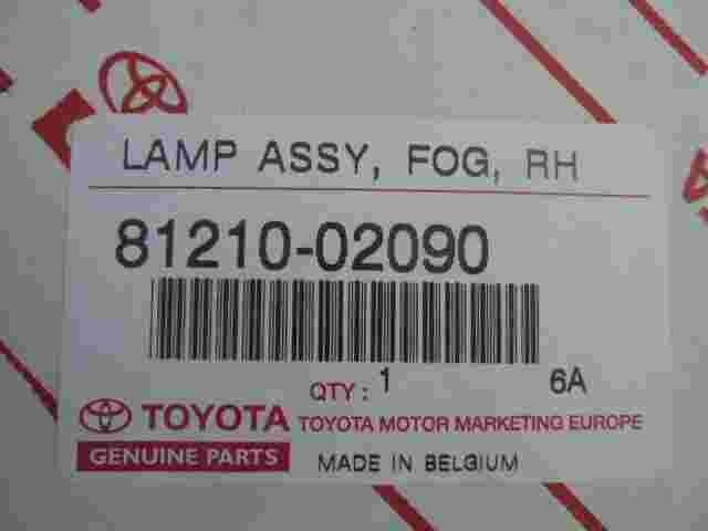 Faro antiniebla delantero derecho Toyota Corolla Verso 8121002090 81210-02090