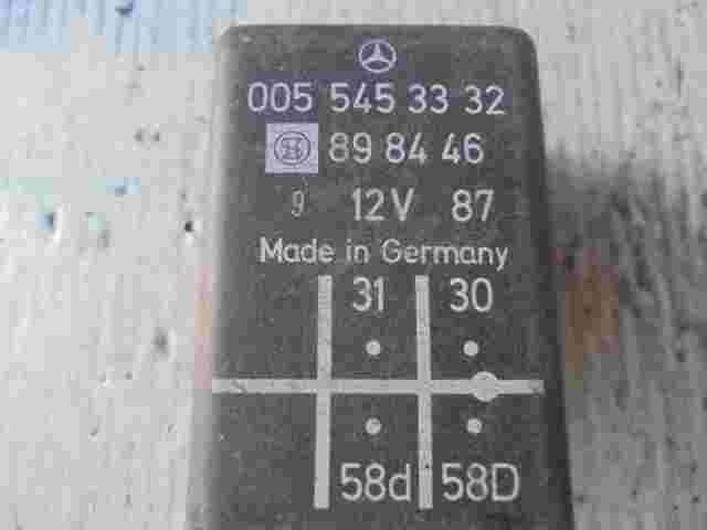 Relè Mercedes-Benz W126 0055453332 005 545 33 32 898446 84 46