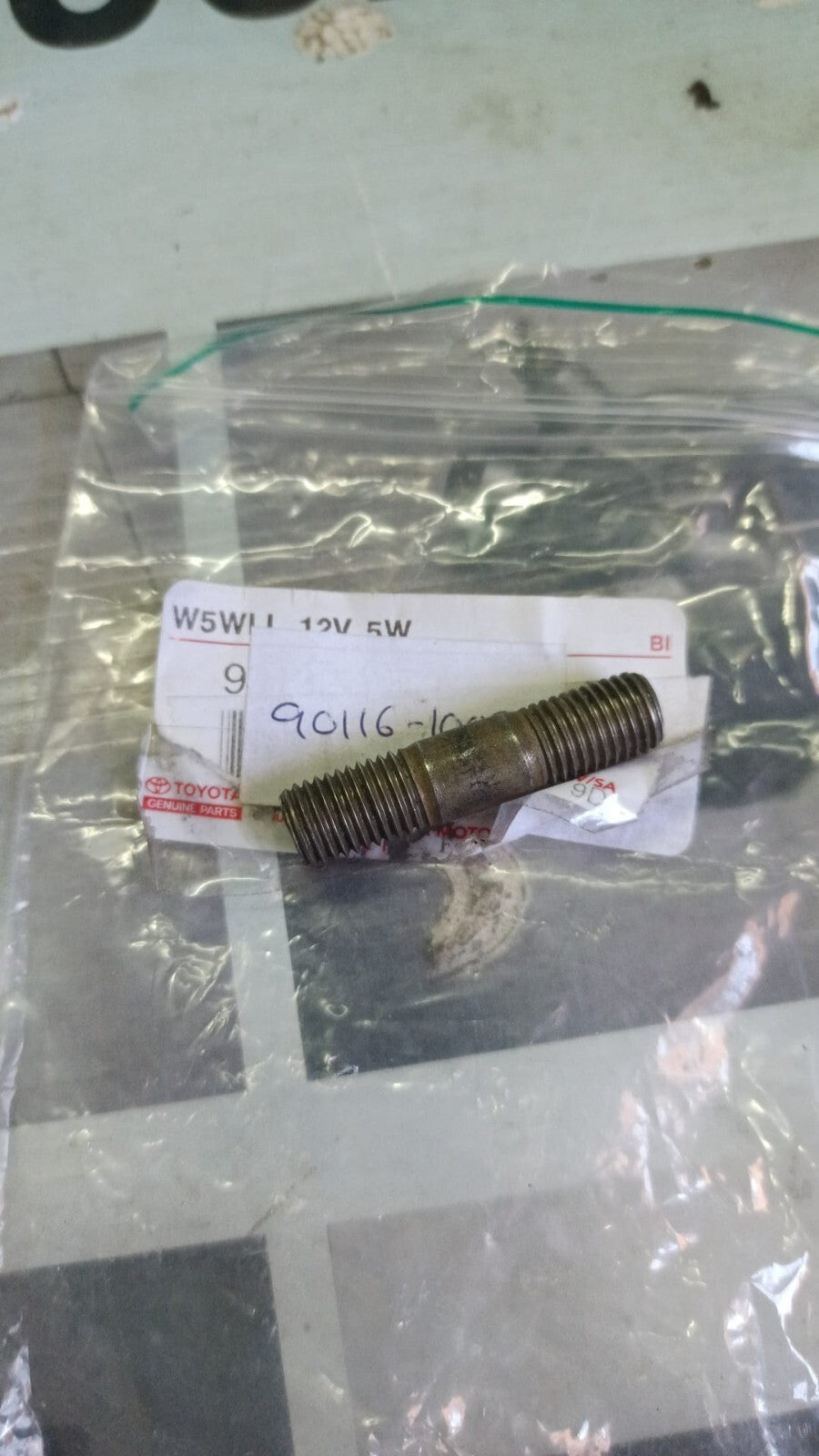 Bolt Stud / Toyota Corolla Land Cruiser Prado 9011610094 90116-10094