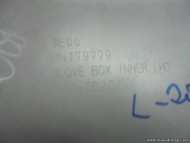 Guantera Mitsubishi Pajero Sport 2 MN179779 PPTD20 PP-TD20 PP TD20 3E00