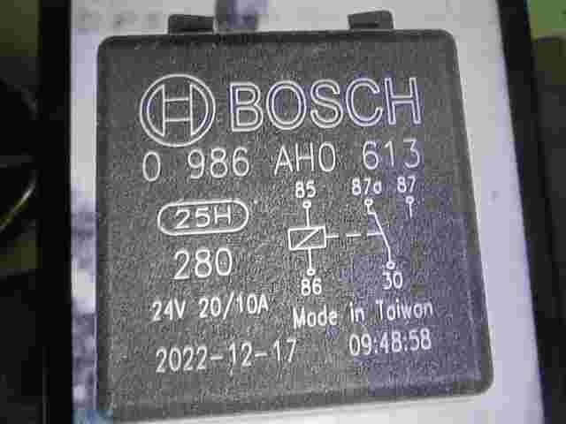 Relé de la bomba de combustible Iveco Man Scania DAF BOSCH 0986AH0613 24V 20/10