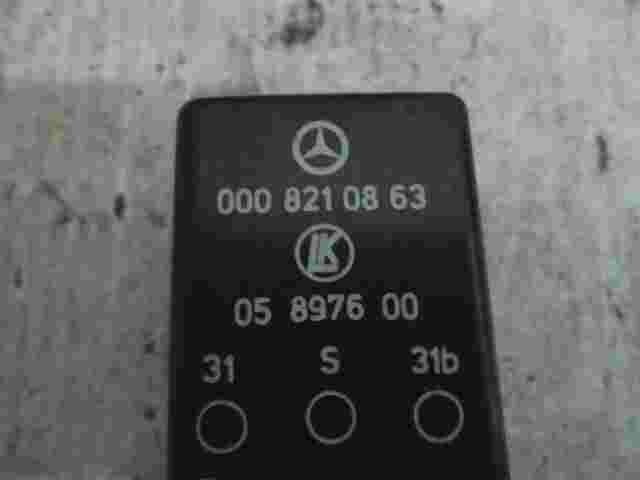 Relé del limpiaparabrisas Mercedes-Benz W123 W126 0008210863 LK 05897600