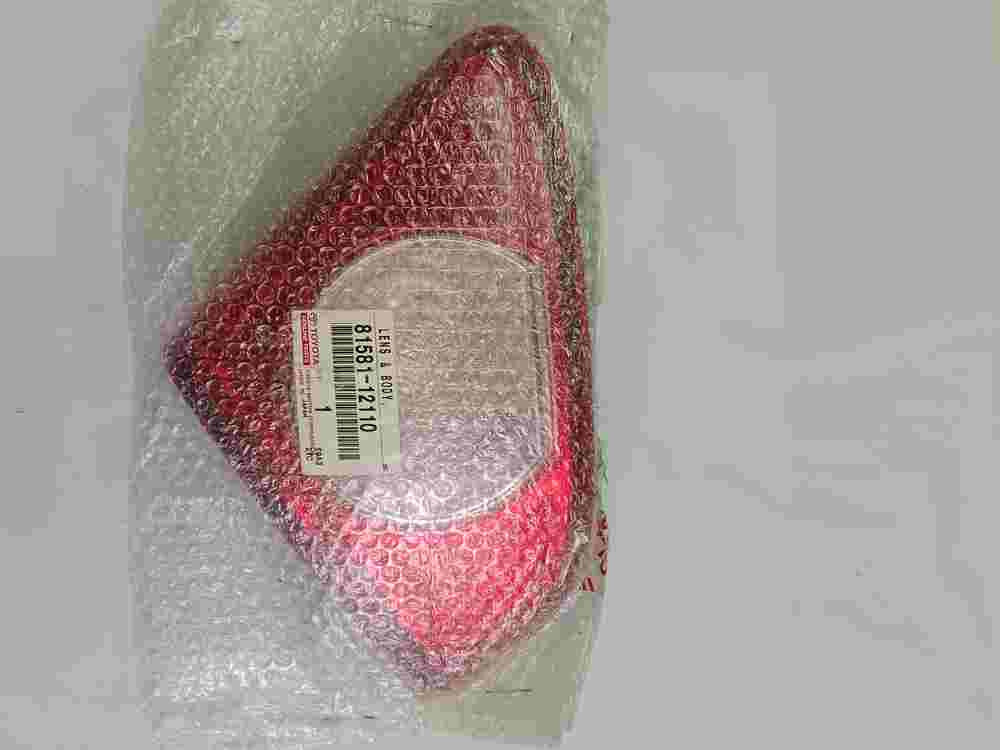 Pilotos trasero derecho Toyota Corolla E140 E150 RH 8158112110 81581-12110