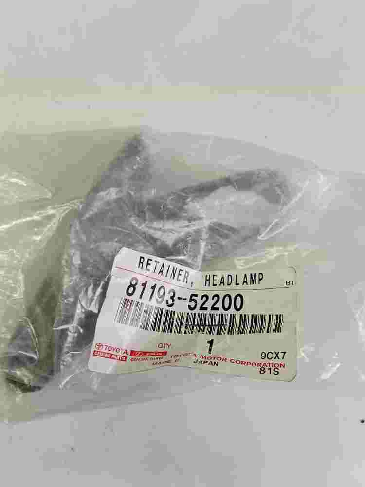 Headlight Retainer Toyota Yaris 8119352200 81193-52200
