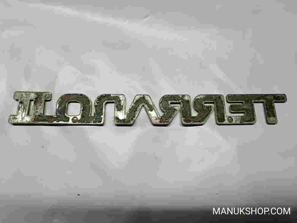 Emblema Nissan Terrano II