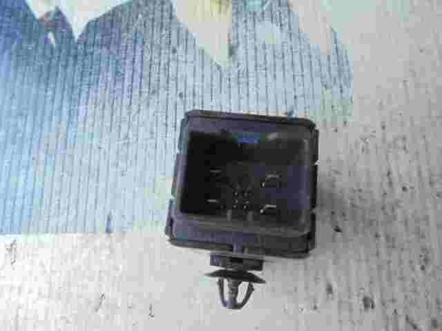 Segnale di arresto DECO Hyundai ix20 Hyundai i10 (B5) 952403T200 95240-3T200