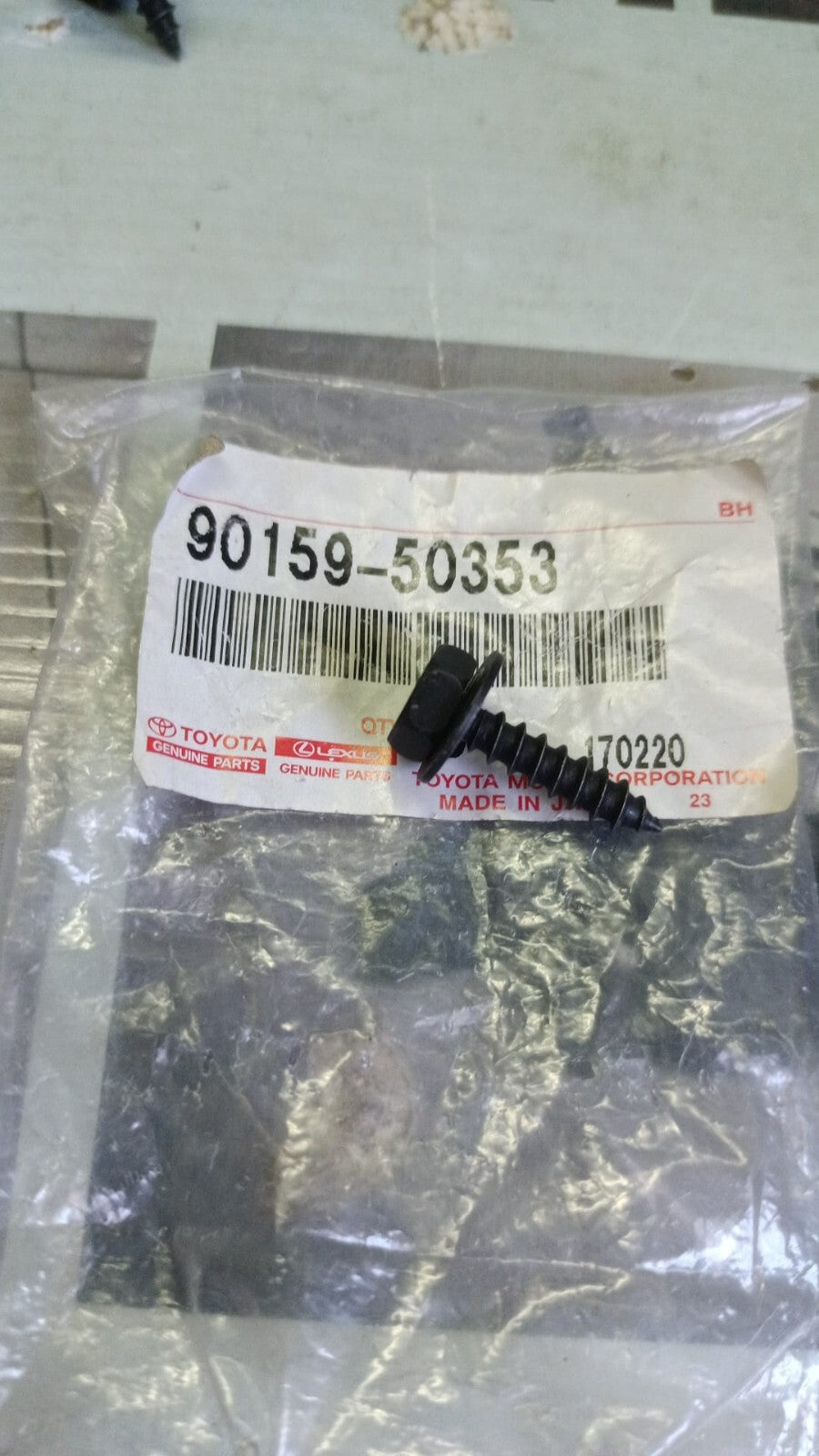 Screw W/ Washer Toyota Land Cruiser Prado Prius Lexus ES350 LX470 9015950353