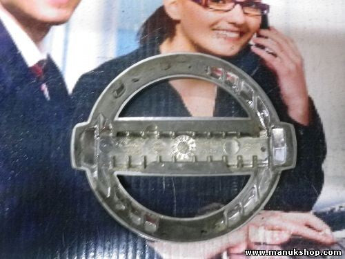 Emblema trasero Nissan Note E11 90890 AU400 90890AU400