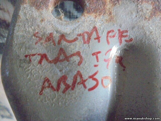 Bisagra de la puerta trasera izquierda abajo Hyundai Santa Fé 99 KW, 135 PS