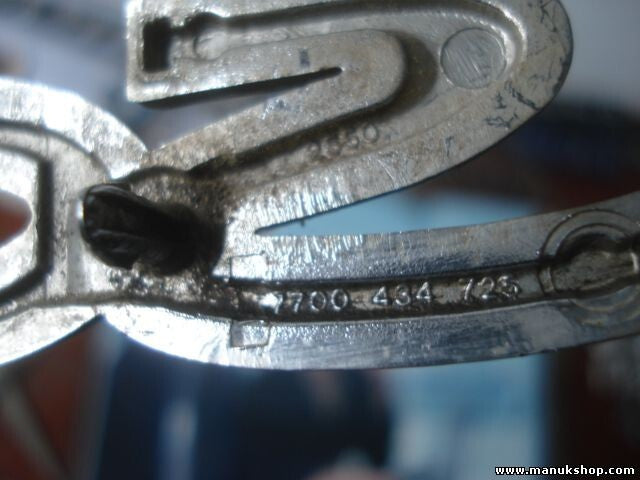 Emblema trasero Renault Scenic 7700434725 15 cm