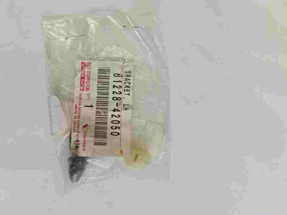 Bracket Fog Lamp Toyota 4Runner Avalon RAV4 Lexus ES 330 8122842050 81228-4205