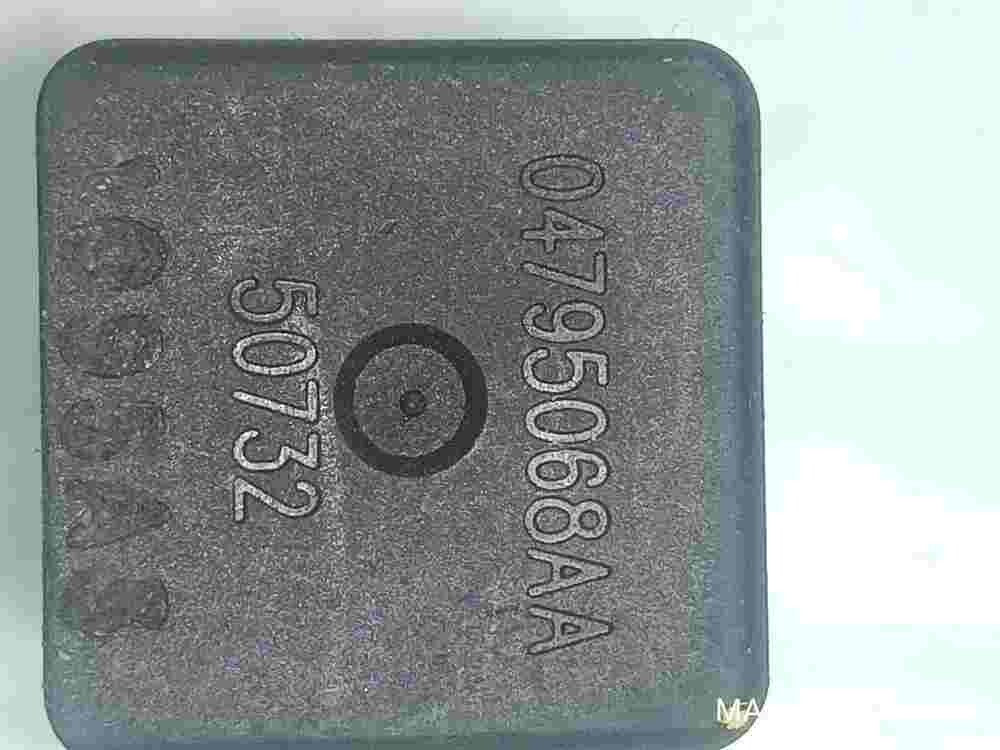Relé de arranque Chrysler Jeep Grand Cherokee 04795068AA 04 79 50 68 AA 50732