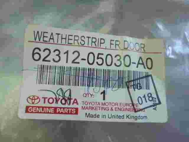 Finitura apertura porta anteriore striscia meteo LH Toyota Avensis 62312050A0