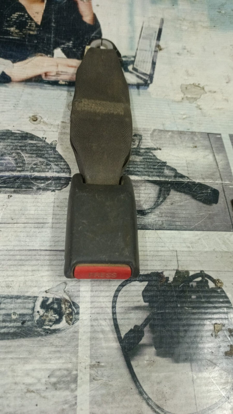 Cierre cinturon de seguridad trasero Mitsubishi L200 MR797497 TK-520