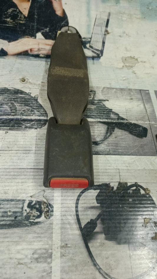 Cierre cinturon de seguridad trasero Mitsubishi L200 MR797497 TK-520