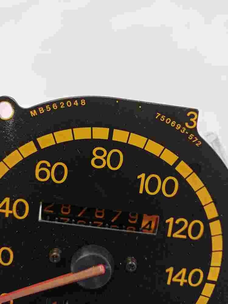 Tachimetro Mitsubishi Pajero Montero km/h 287879 MB562048 750693572 750693-572