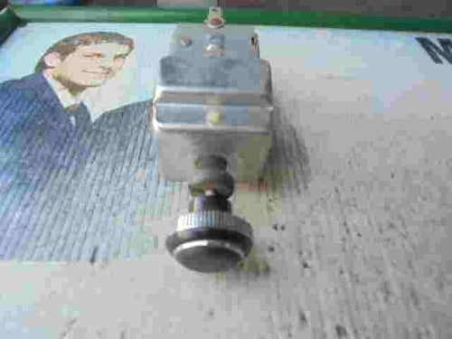 Interruptor de nivelación de faros Jeep Cherokee XJ 8956001197