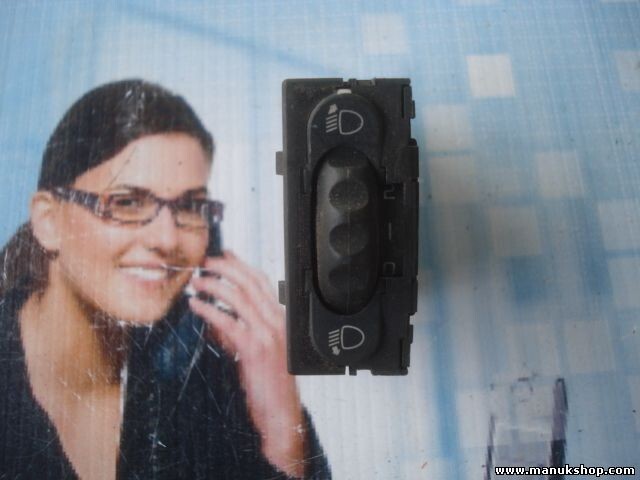 Interruptor de nivelación de faros Renault Megane 7700841235B
