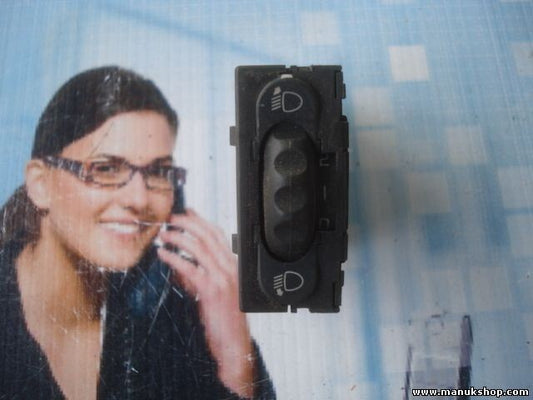 Interruptor de nivelación de faros Renault Megane 7700841235B