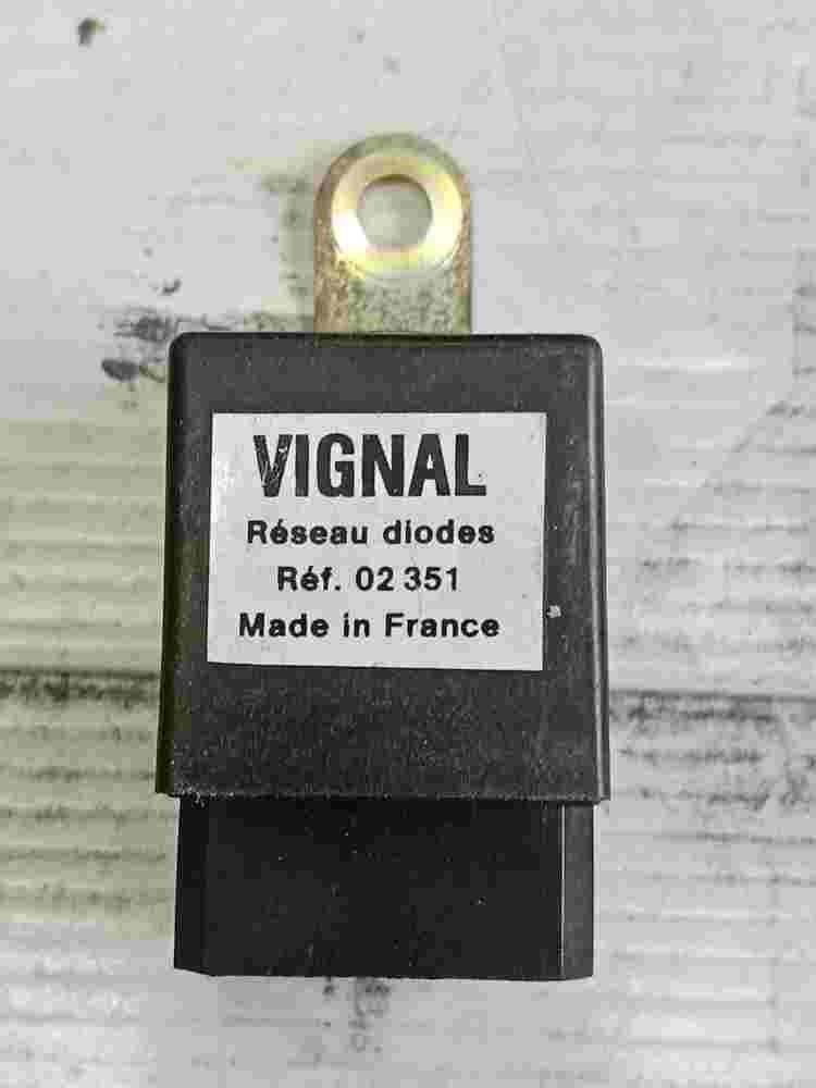 Relé Renault Midliner S140 Reseau diodes Vignal ref. 02351 02 351
