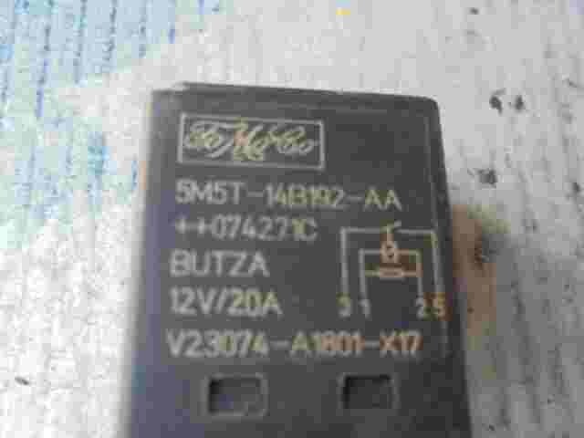 Relé multifunción Ford Focus 5M5T14B192AA V23074A1801X17 FoMoCo 12V/20A