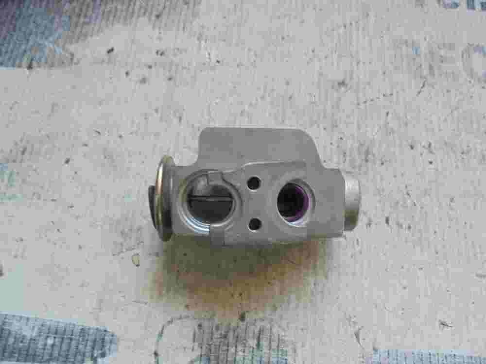 La válvula de expansión Porsche Cayenne 7L0820679C 52423395 D05 52 423 395 D05