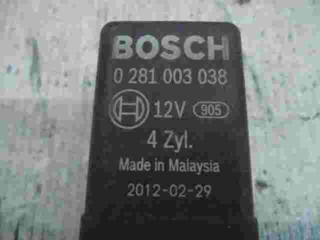 Regolatore relè ricotto spina VW Polo 0281003038 BOSCH 038907281D