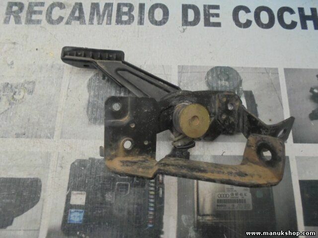 Serratura di apertura coperchio serbatoio Nissan PickUp (D22)