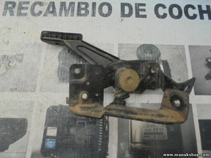 Serratura di apertura coperchio serbatoio Nissan PickUp (D22)