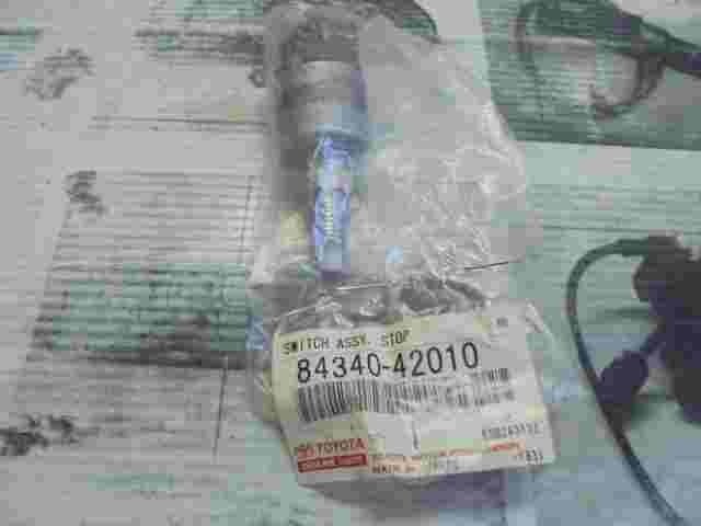 Interruptor de la luz de freno Lexus Toyota Land Cruiser Celica 8434042010