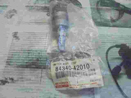 Interruptor de la luz de freno Lexus Toyota Land Cruiser Celica 8434042010