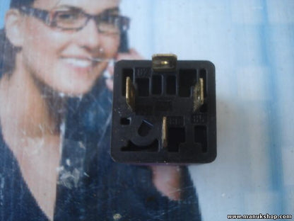 Relé Opel Astra Corsa Tigra Meriva Omega Calibra 90464759 0332019452