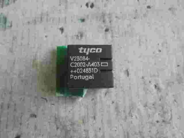Relè BMW GM5 Tyco V23084C2002A403 V23084-C2002-A403 024831D