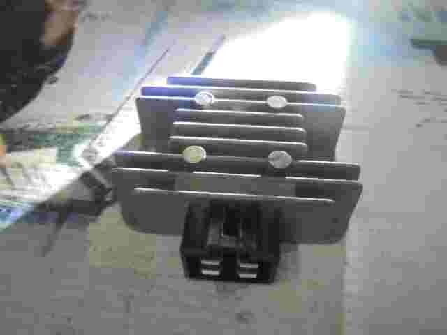 Regolatore raddrizzatore di tensione SGR Skuter Quantum XMT125 XMT125AC-8A 15...