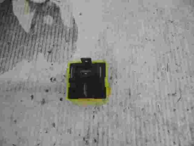 Relé Mercedes-Benz W210 A0025421419 A 002 542 14 19 TYCO V23134A52X355